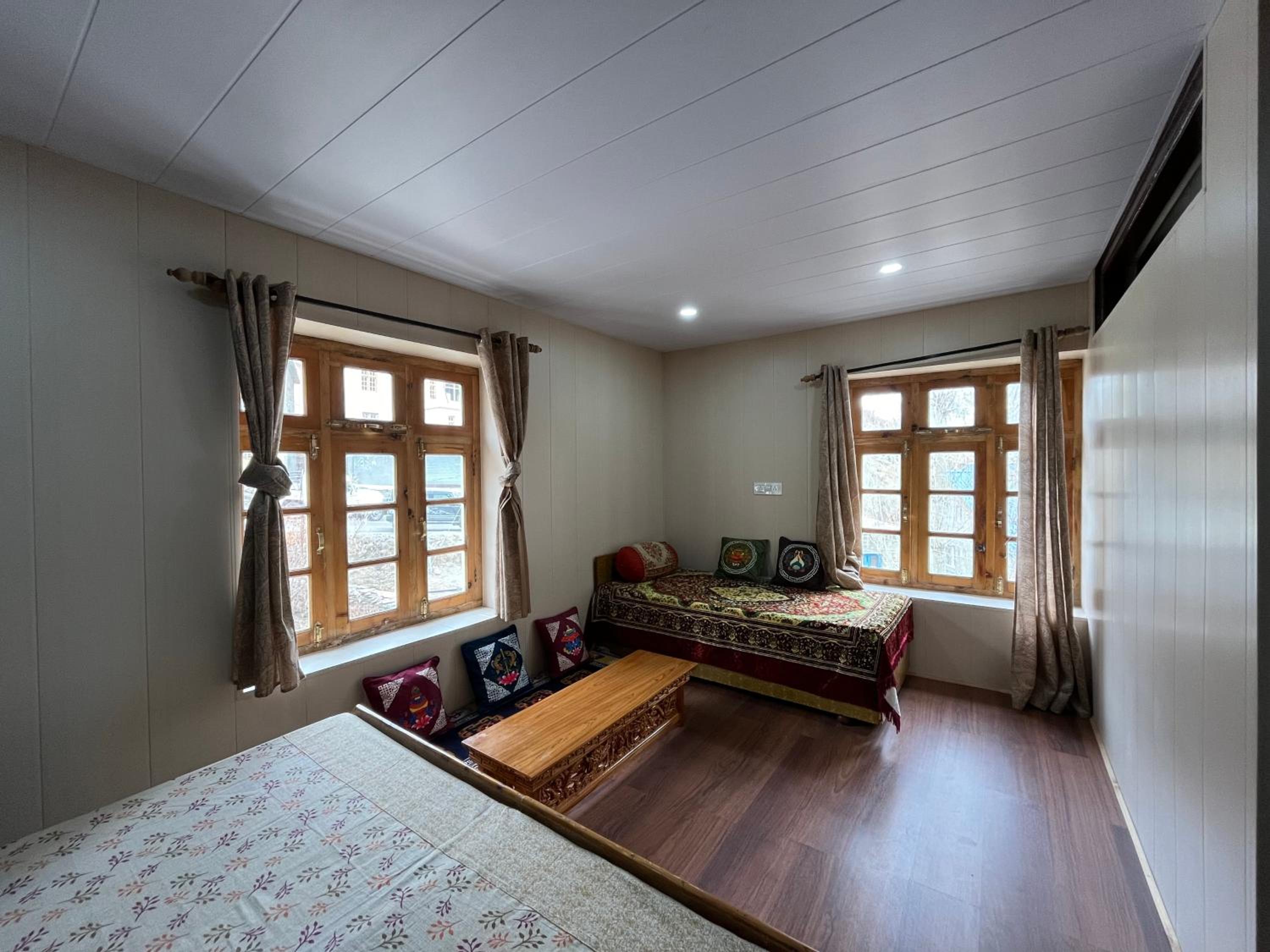 SNOWFLAKE Homestay