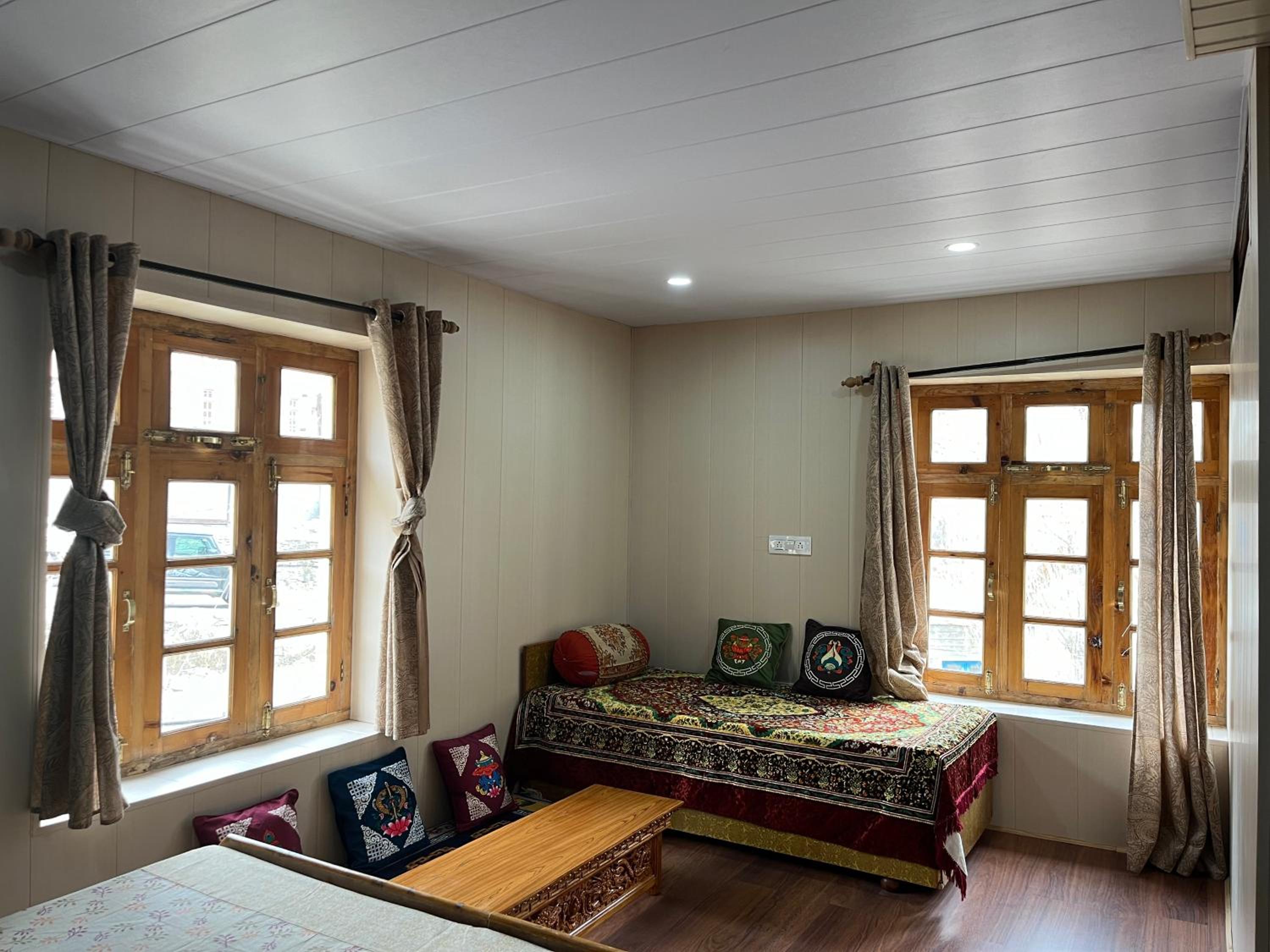 SNOWFLAKE Homestay