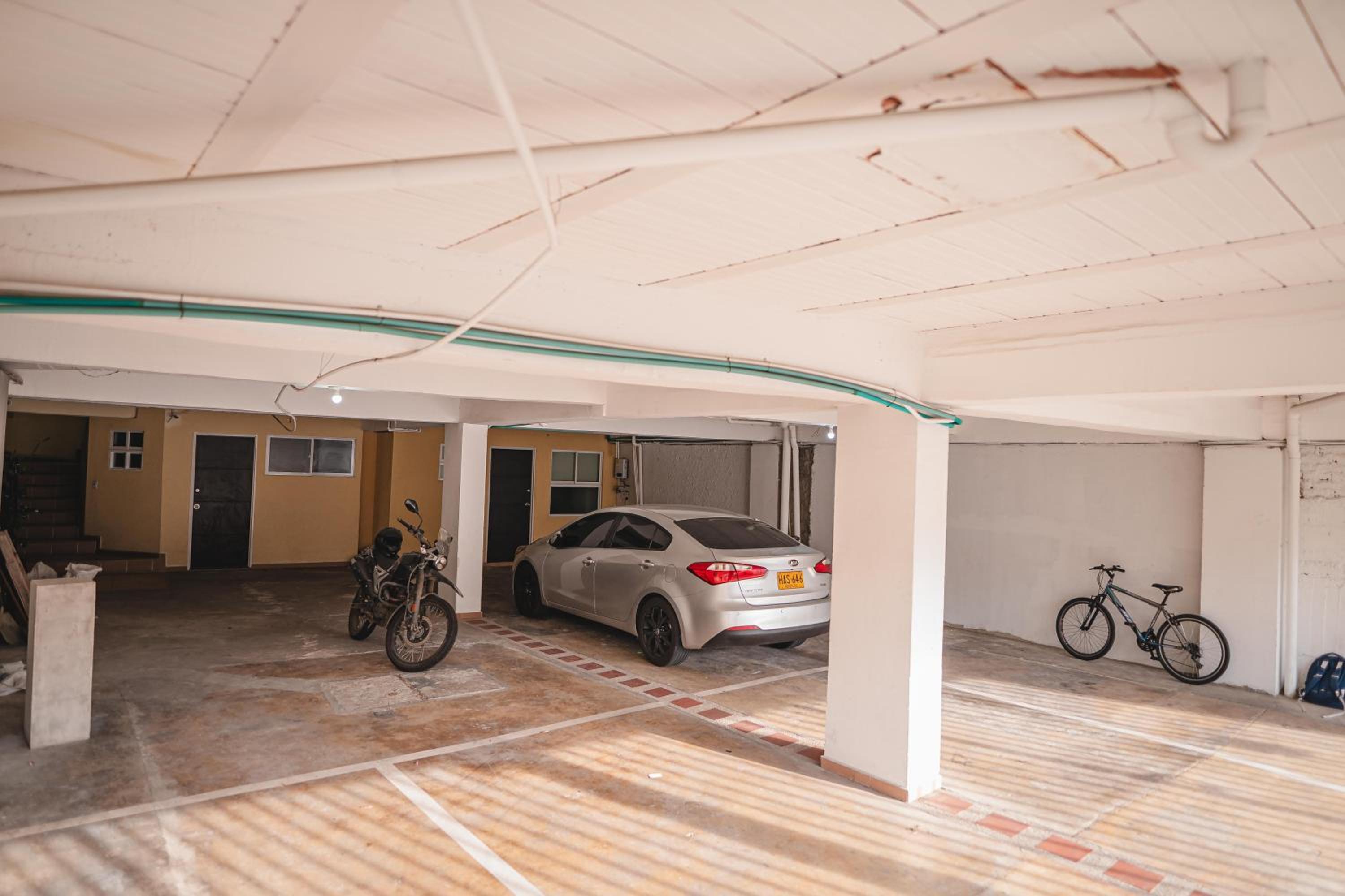FLORA New & beautiful studio apartment with rooftop
