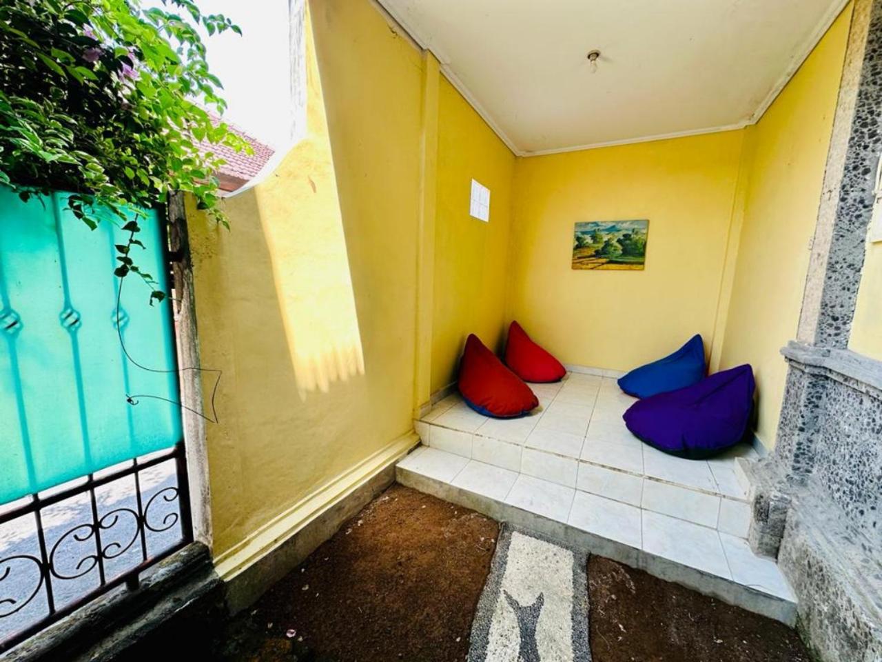 Rodin Bali Hostel view 5
