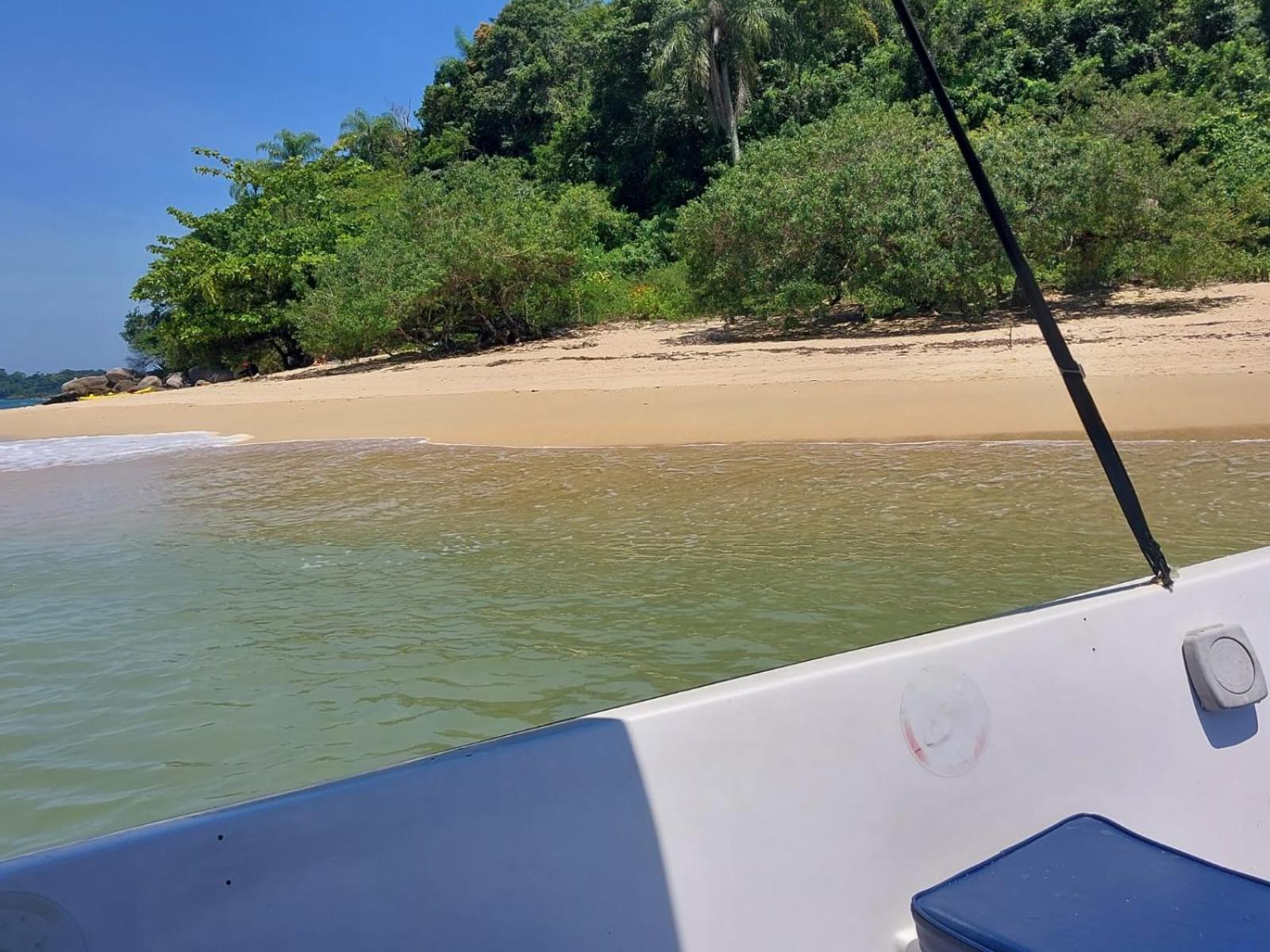 Casa em Paraty pé na areia de frente para o Mar