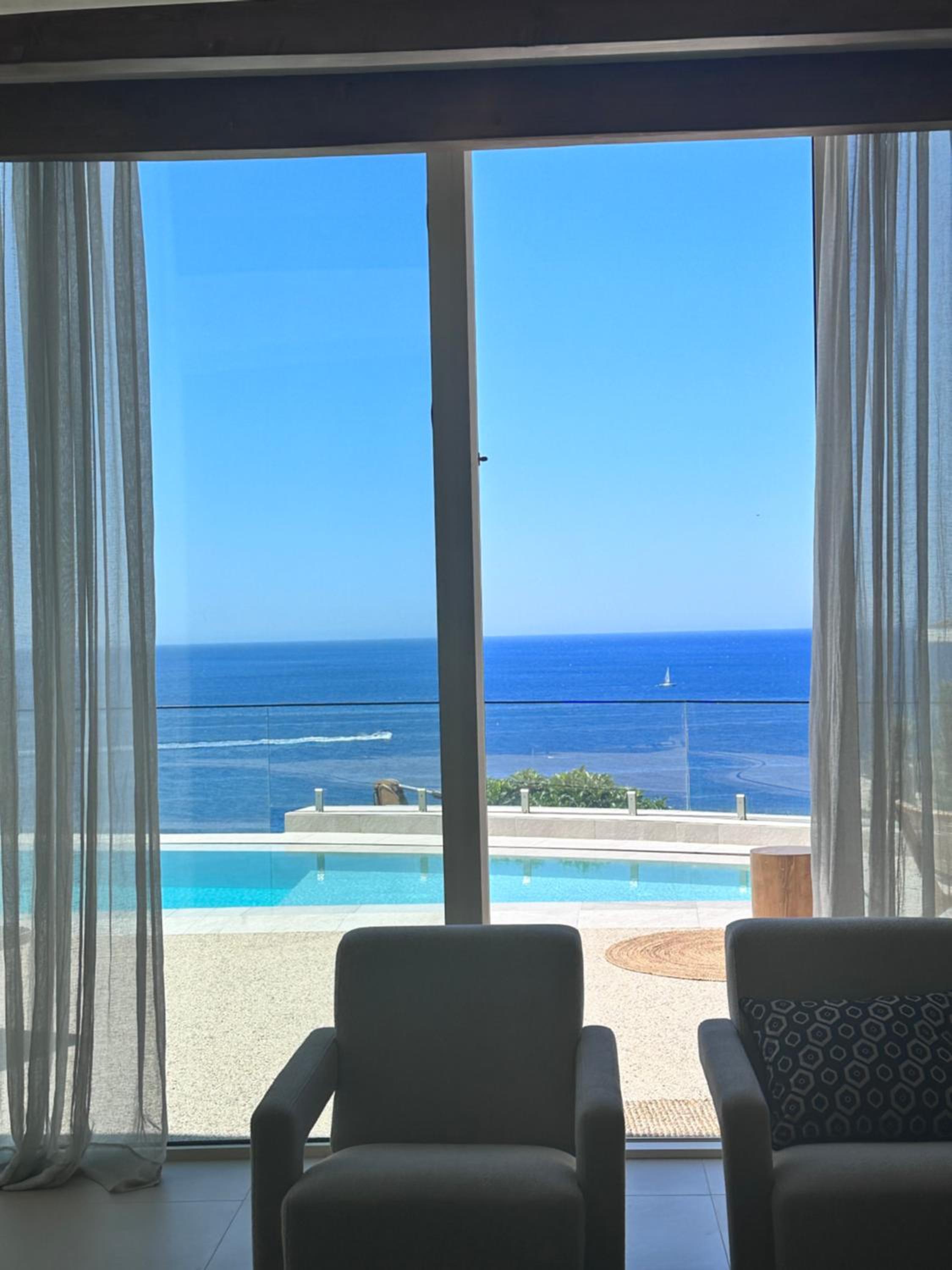 Del Mar Luxury 6 Bedroom Villa with Private Pool and Seafront