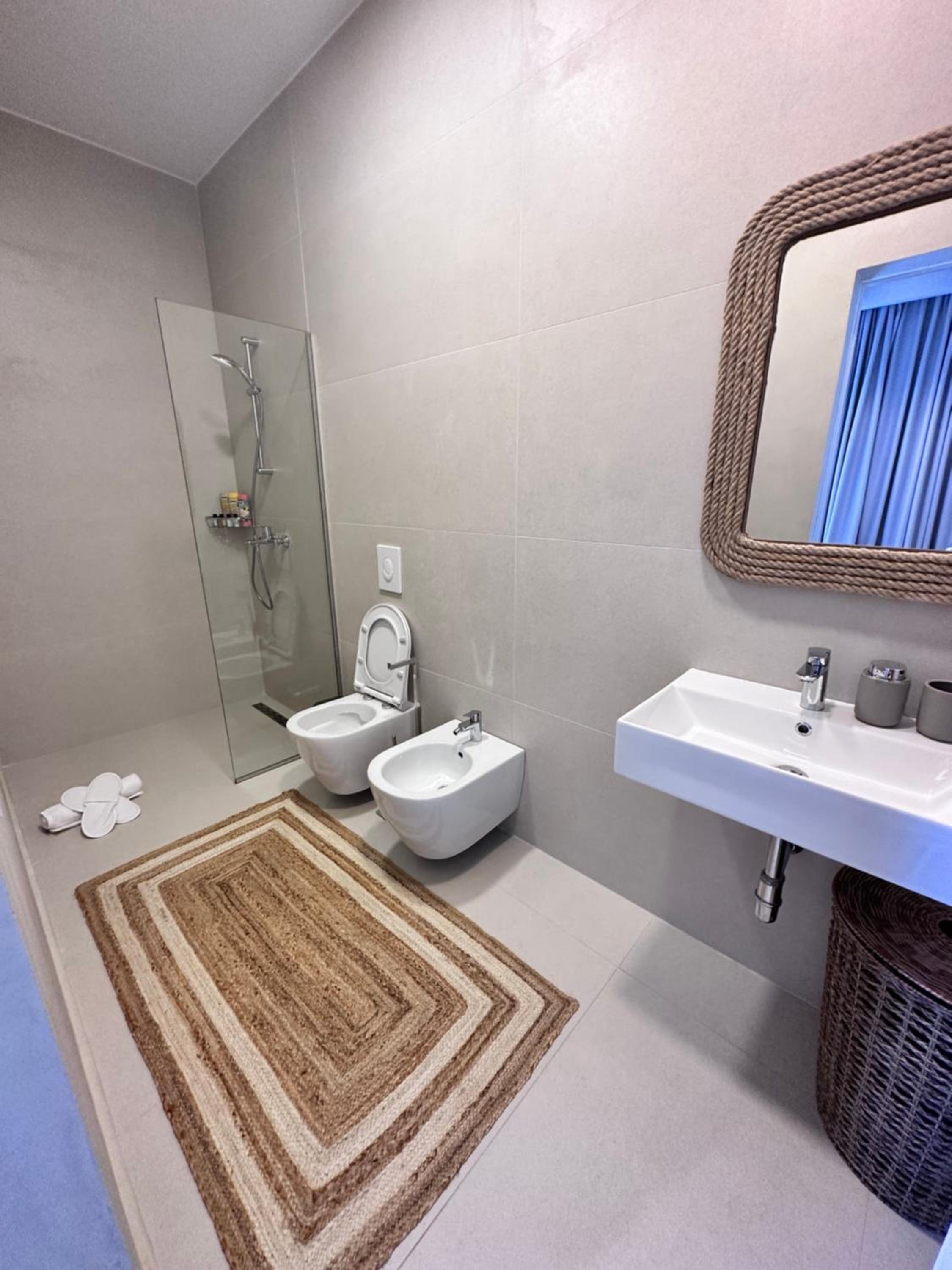 Del Mar Luxury 6 Bedroom Villa with Private Pool and Seafront