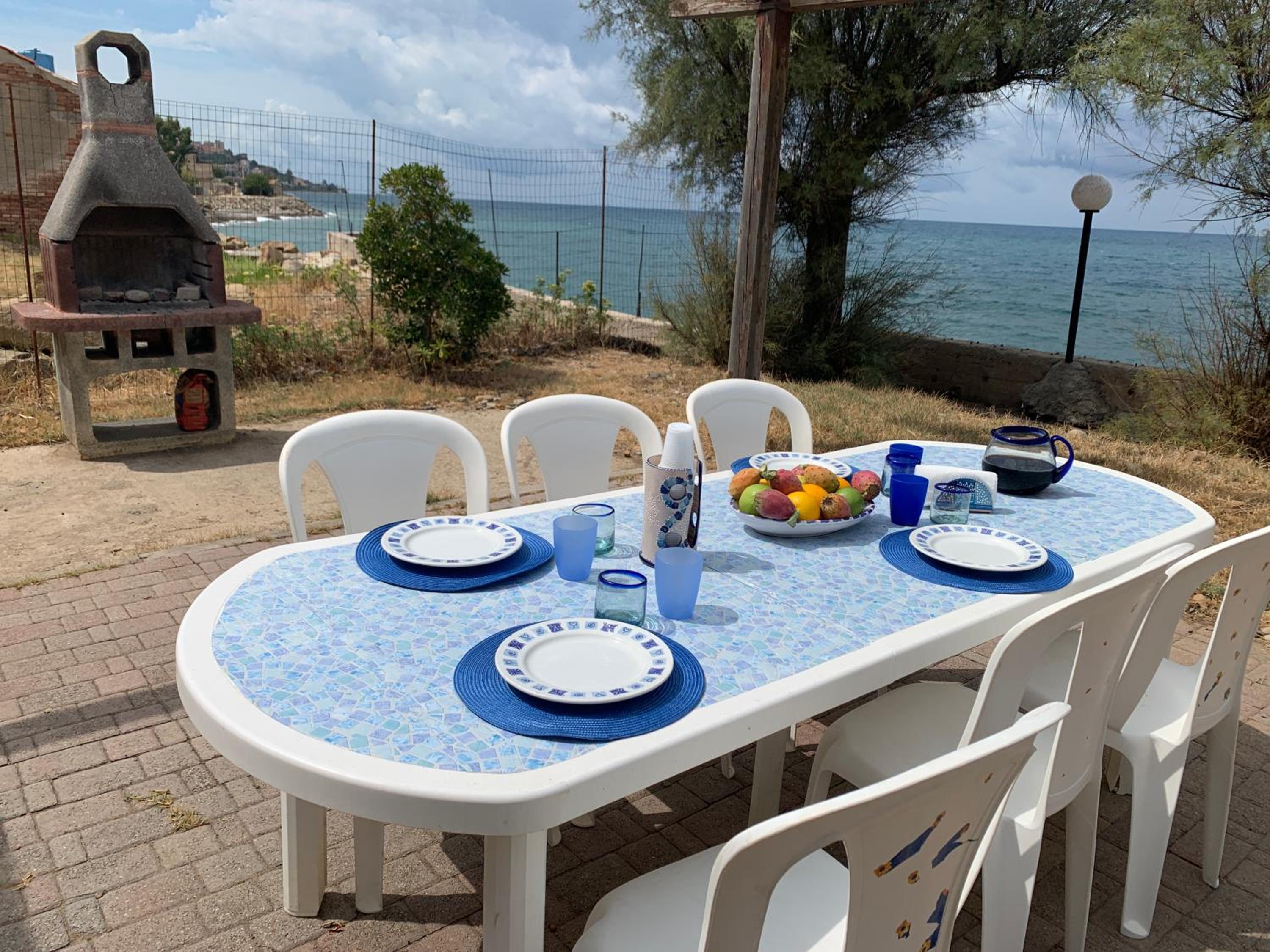 Villa Delfino Blu con accesso diretto al mare dalla scogliera e privacy impagabile.