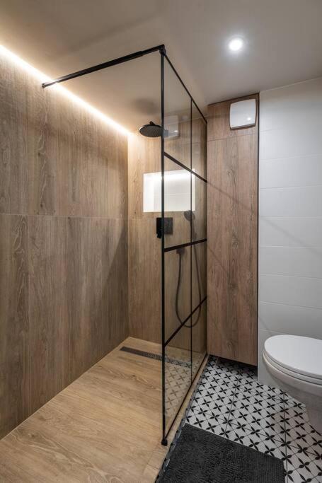 Modern 3 Bedrooms Apartment view 2