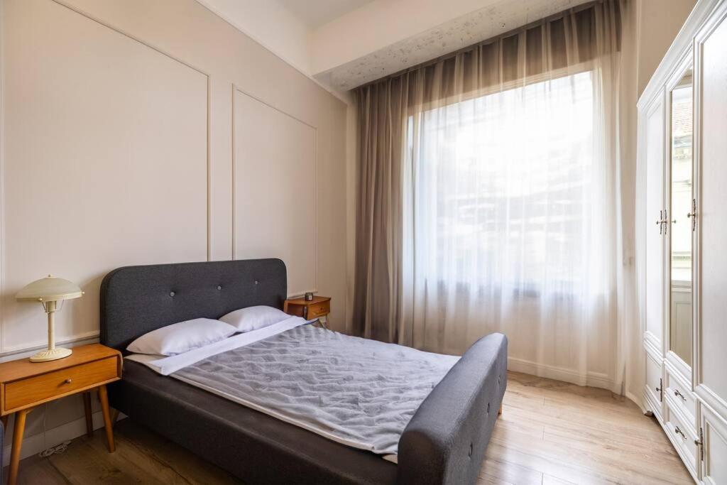 Modern 3 Bedrooms Apartment view 3