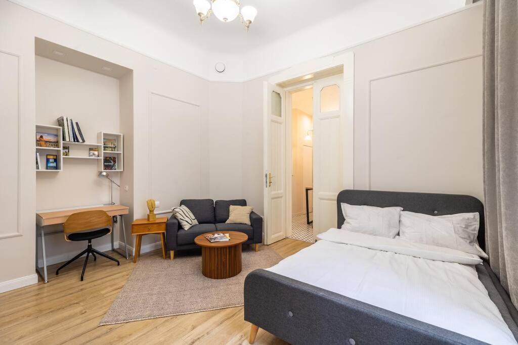 Modern 3 Bedrooms Apartment view 4