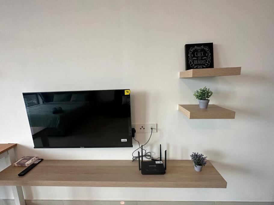 Central Park 1 Bedroom & Studio