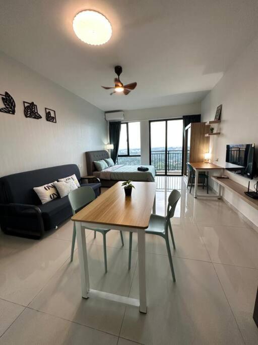 Central Park 1 Bedroom & Studio