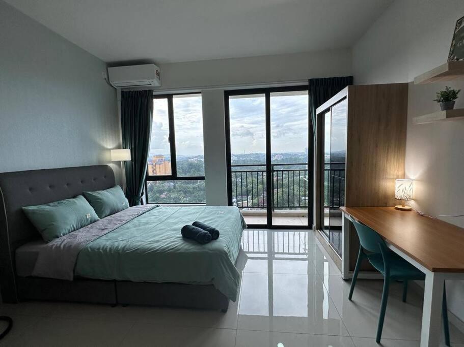 Central Park 1 Bedroom & Studio