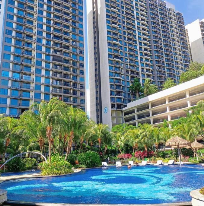 Central Park 1 Bedroom & Studio