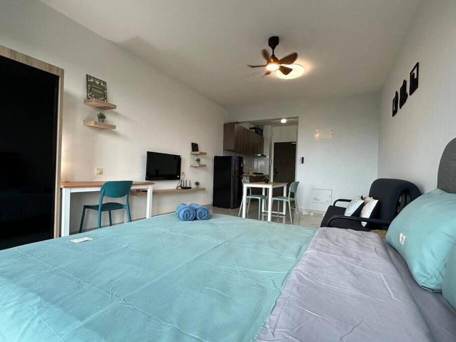 Central Park 1 Bedroom & Studio