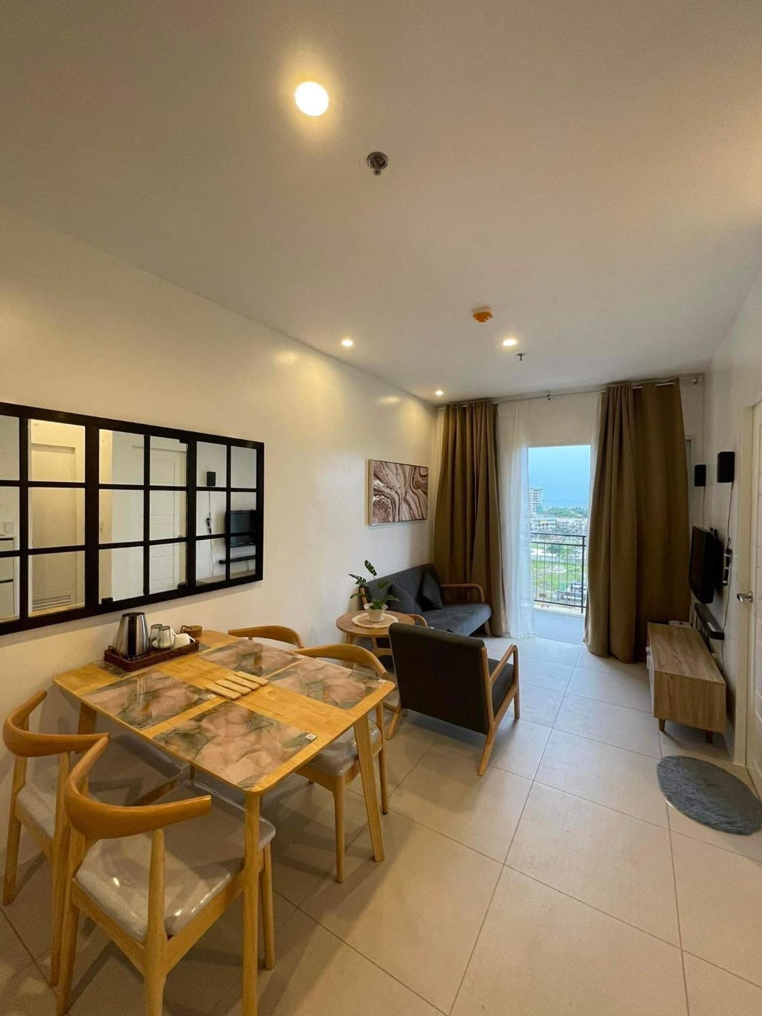 Matina Enclaves cozy 2BR Parking WIFI Netflix near SM Ecoland view 2
