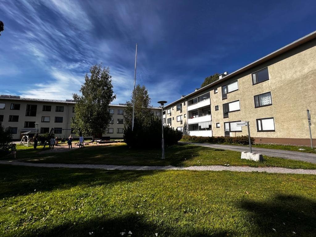 1 bedroom comfortable top floor apartment in Puotila near metrostation and sea