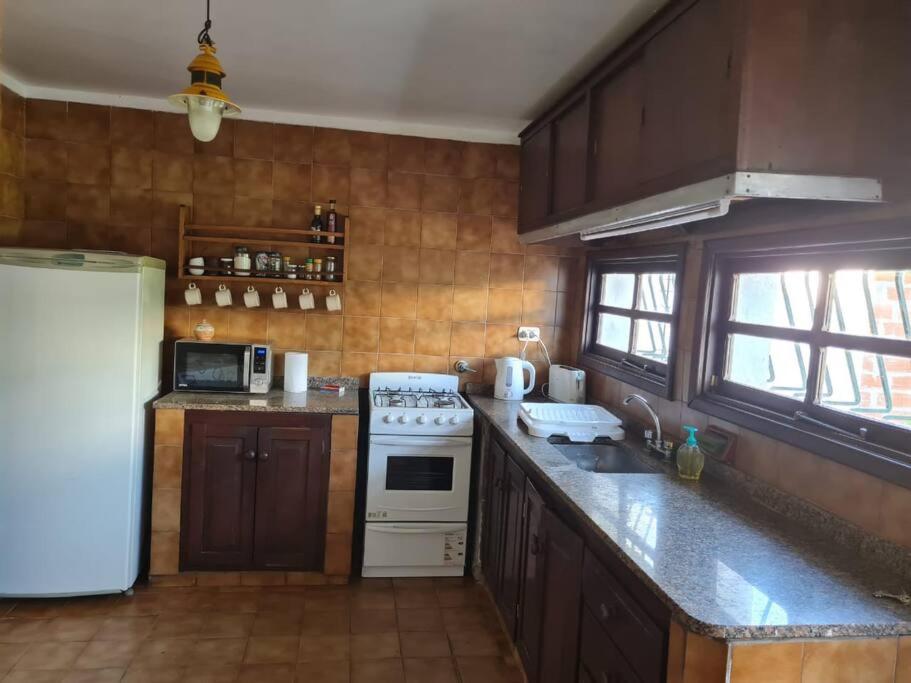 Casa con parque cerca de la costa y patios cerveceros