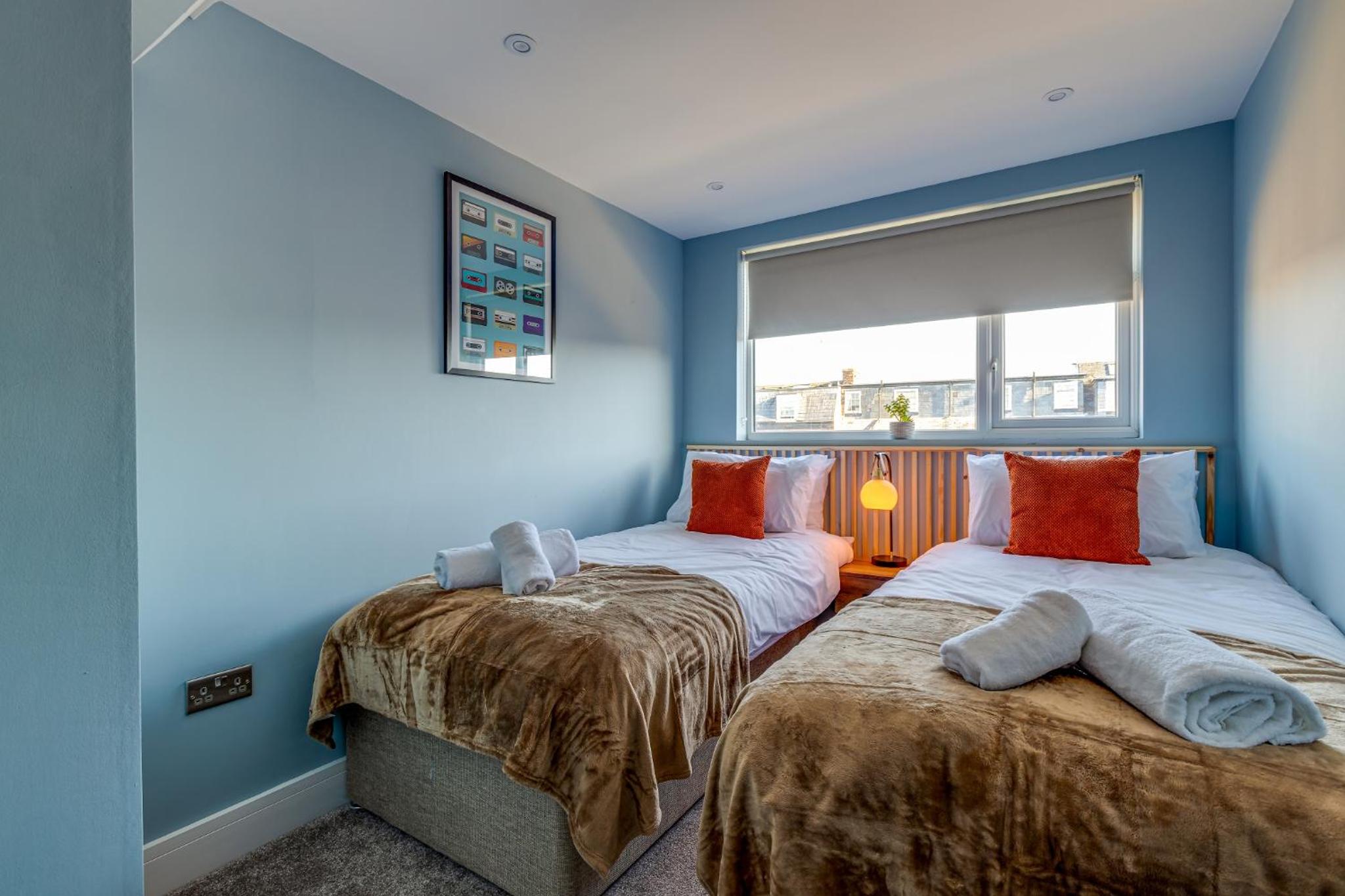 Cosy North Bay Apartment Vast Sea & Town Views view 2