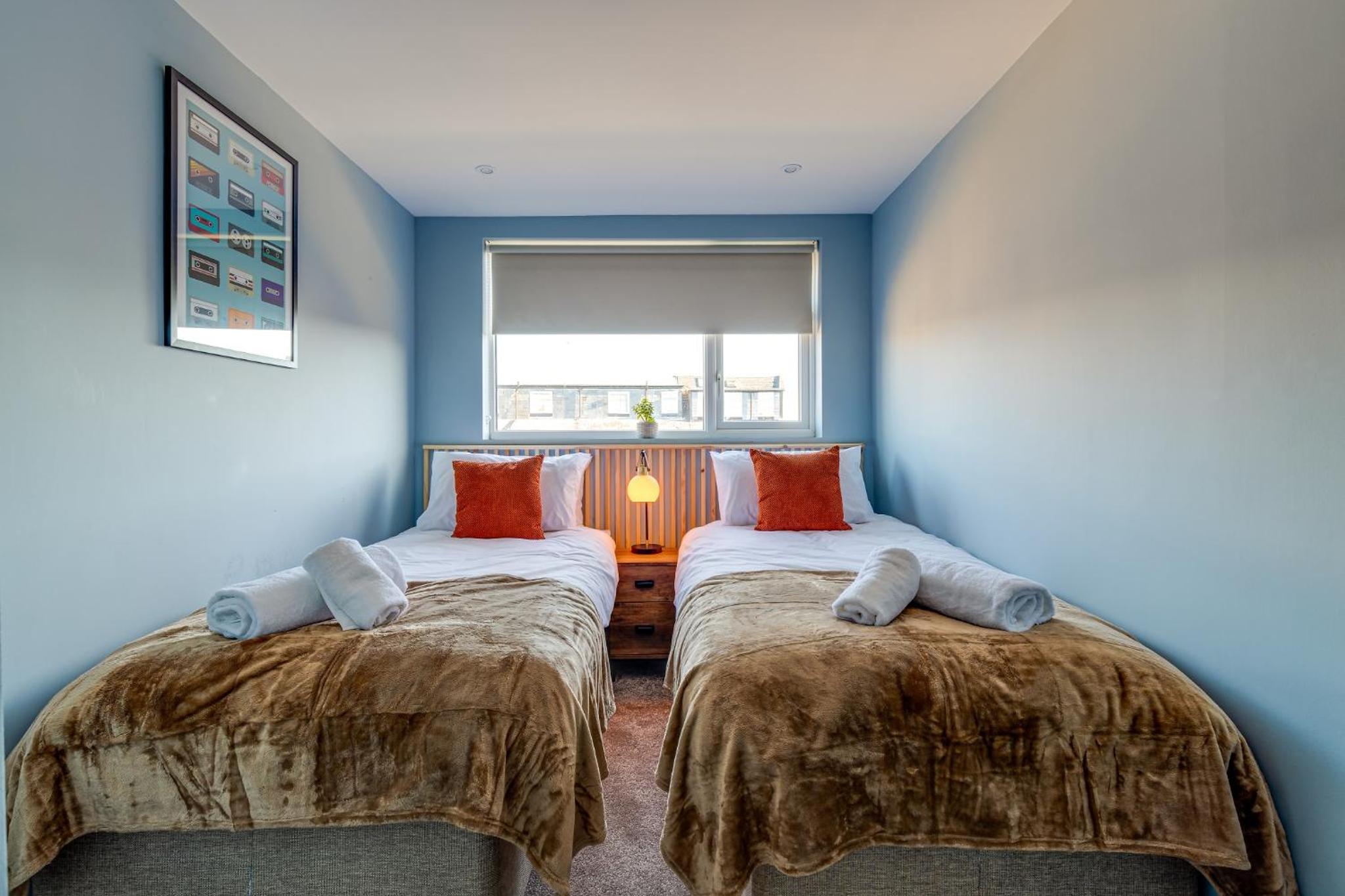 Cosy North Bay Apartment Vast Sea & Town Views view 3