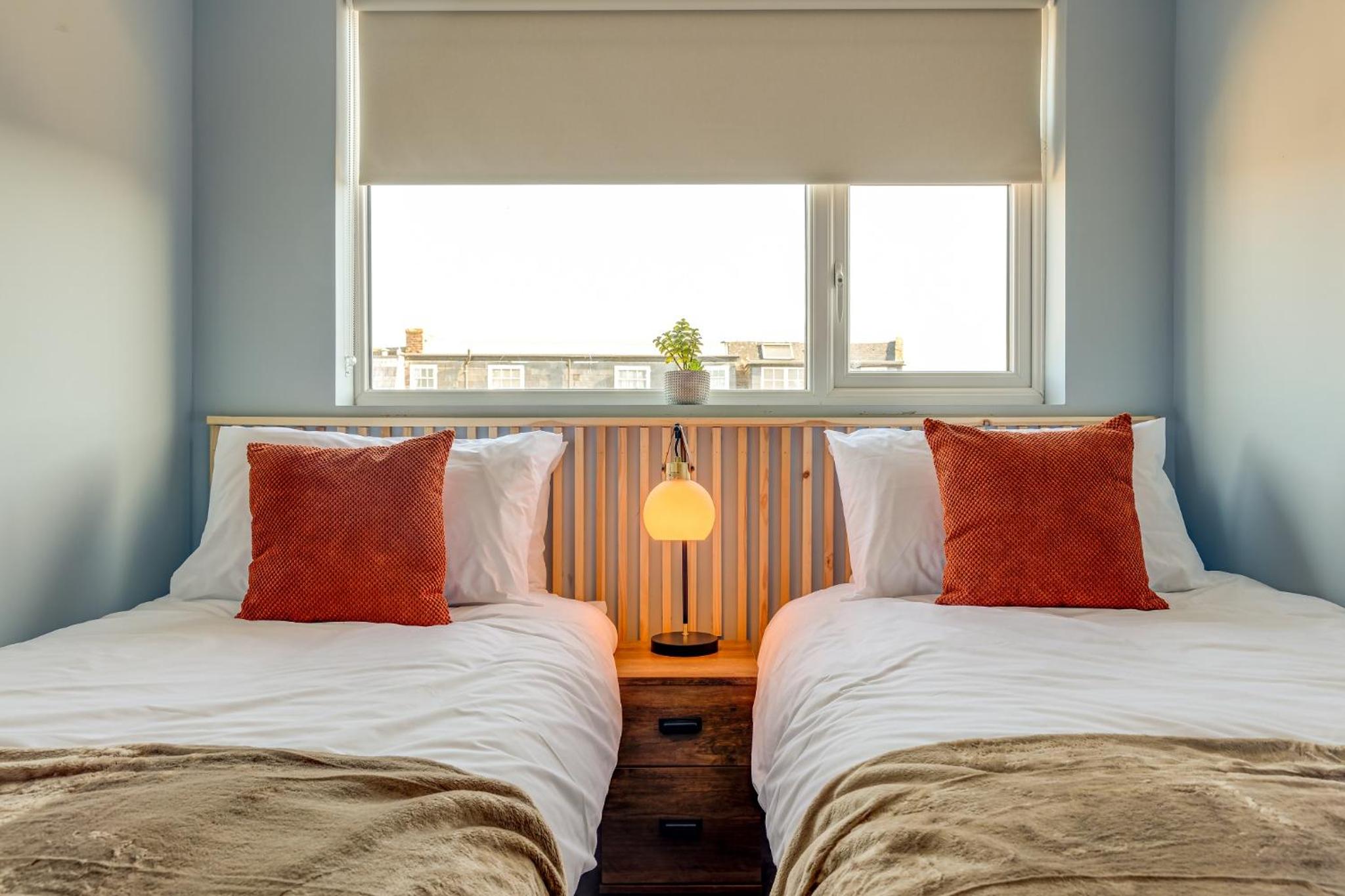 Cosy North Bay Apartment Vast Sea & Town Views view 4