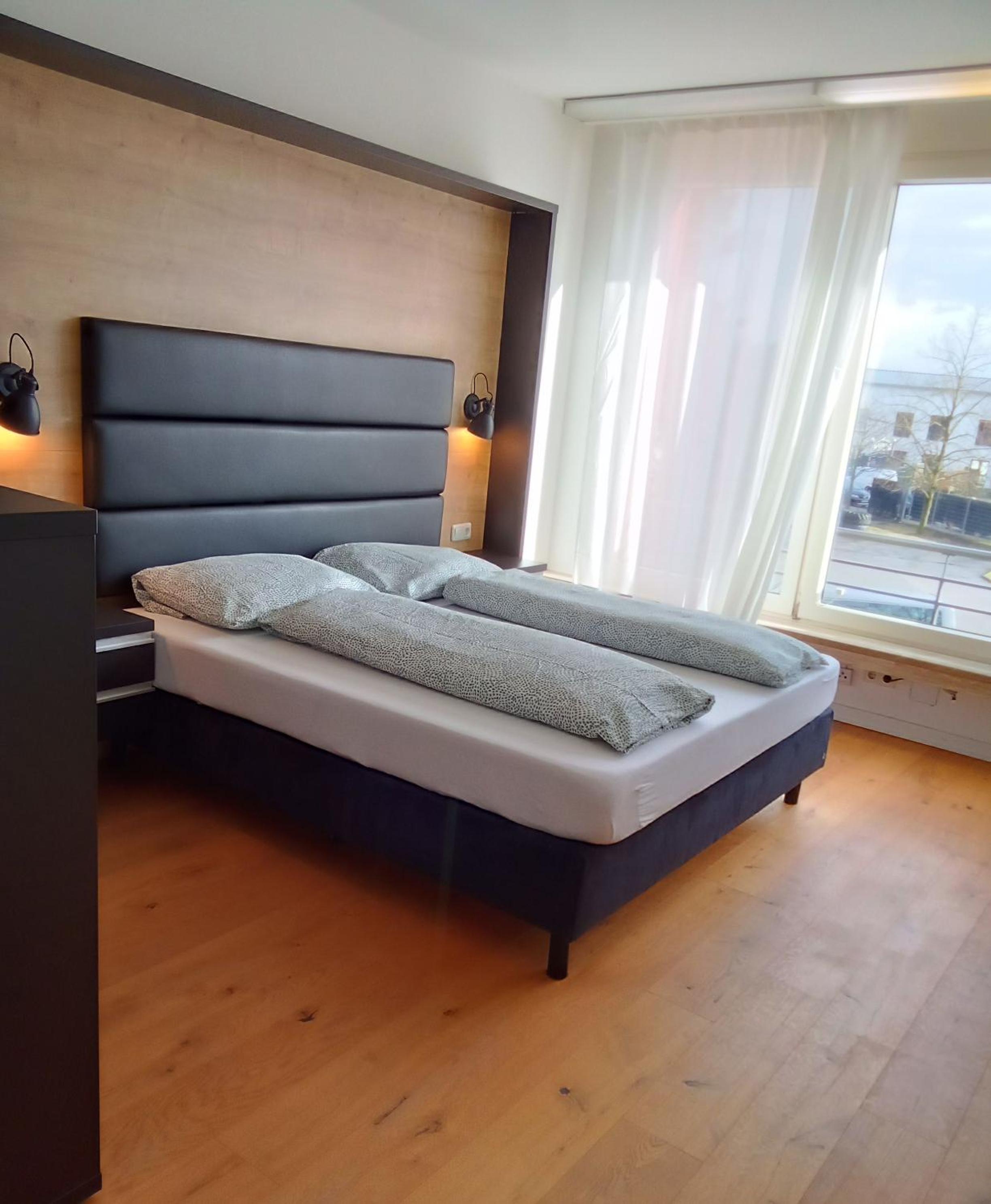 Virginie Apartments - großzügige 145 qm mit Balkon und Parkplatz