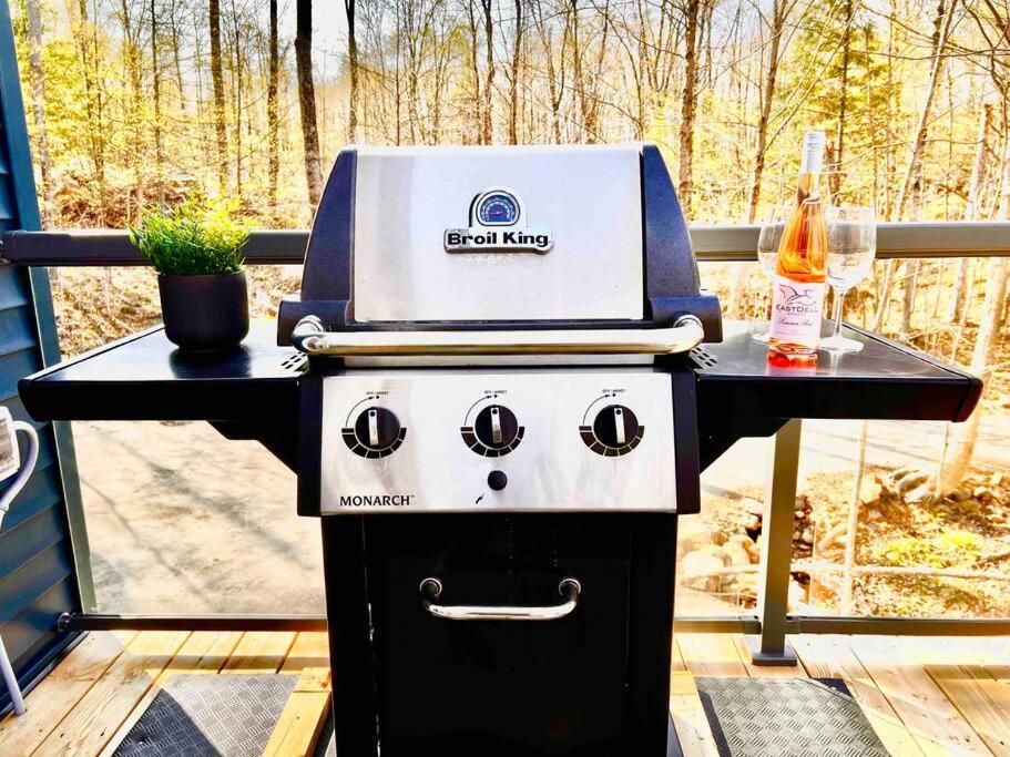 Lux Winter Getaway with Hot Tub, Sauna, EV charger