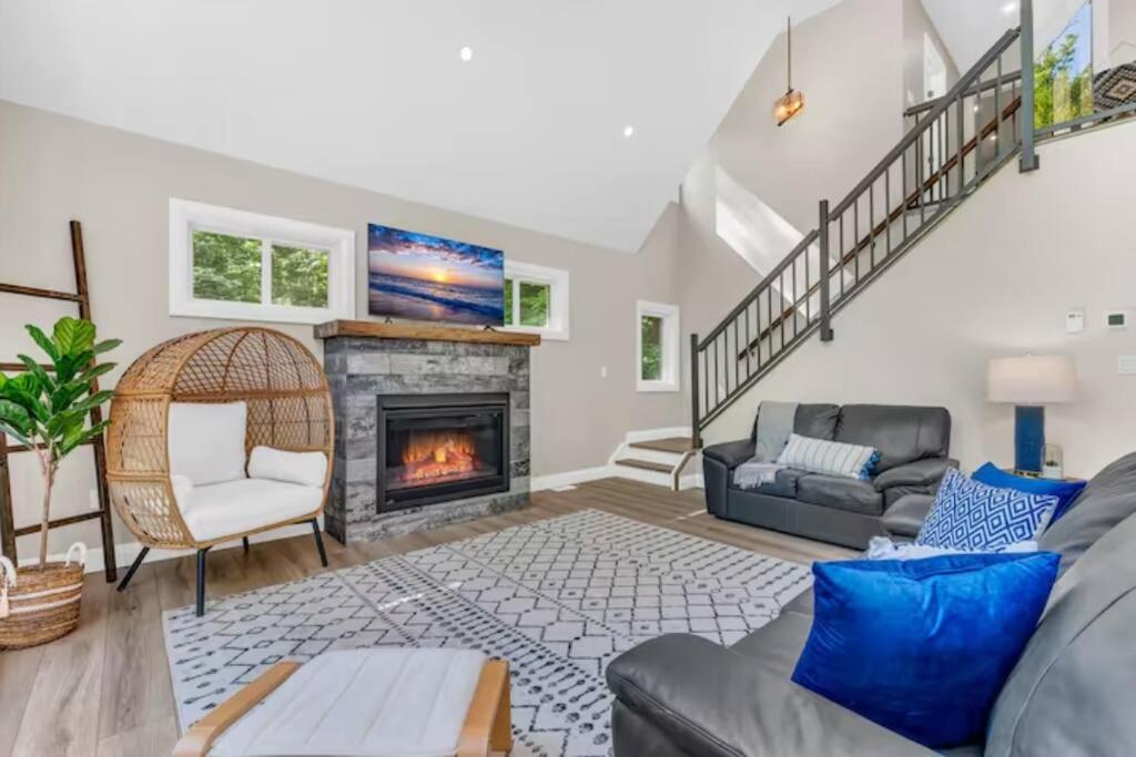 Lux Winter Getaway with Hot Tub, Sauna, EV charger