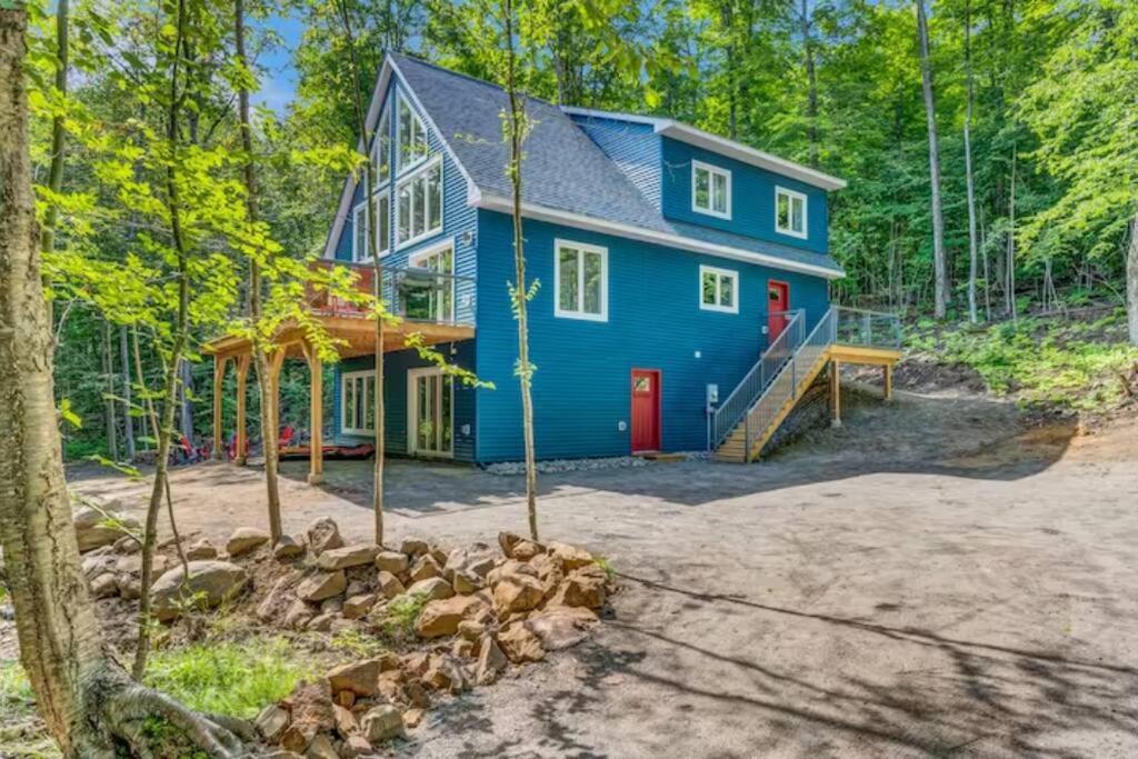 Lux Winter Getaway with Hot Tub, Sauna, EV charger