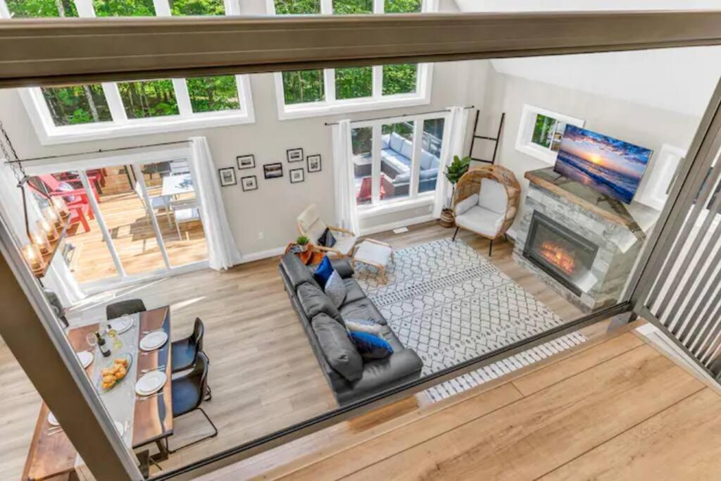 Lux Winter Getaway with Hot Tub, Sauna, EV charger