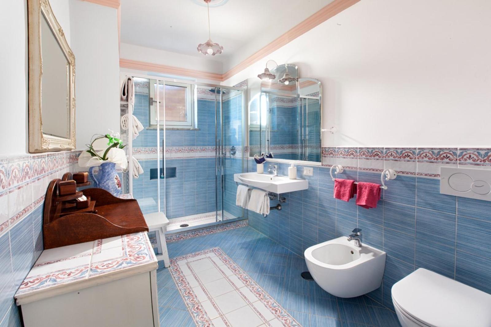 Villa Simba en Massa Lubrense — bathroom