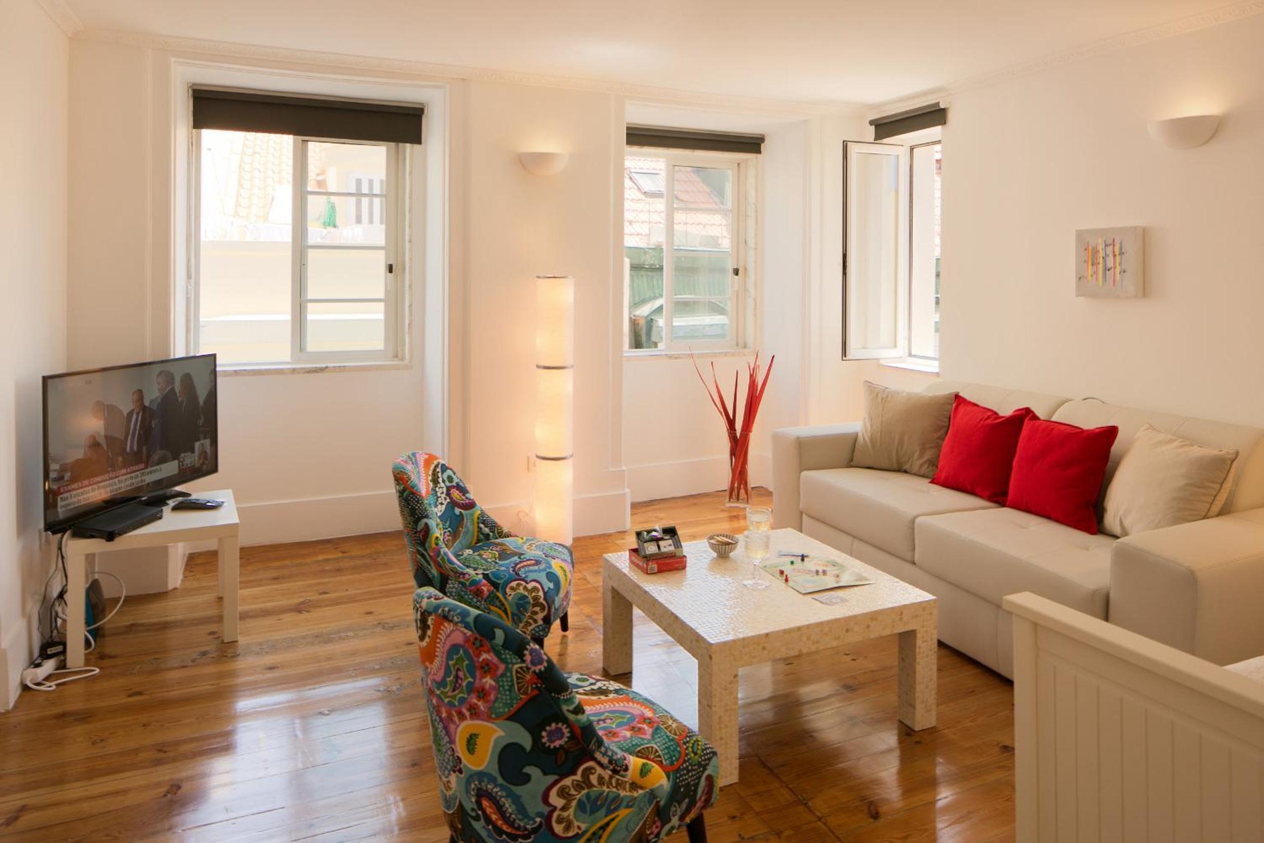Bright and Spacious Apartment in historic Lisbon neighborhood - TTL269 view 2
