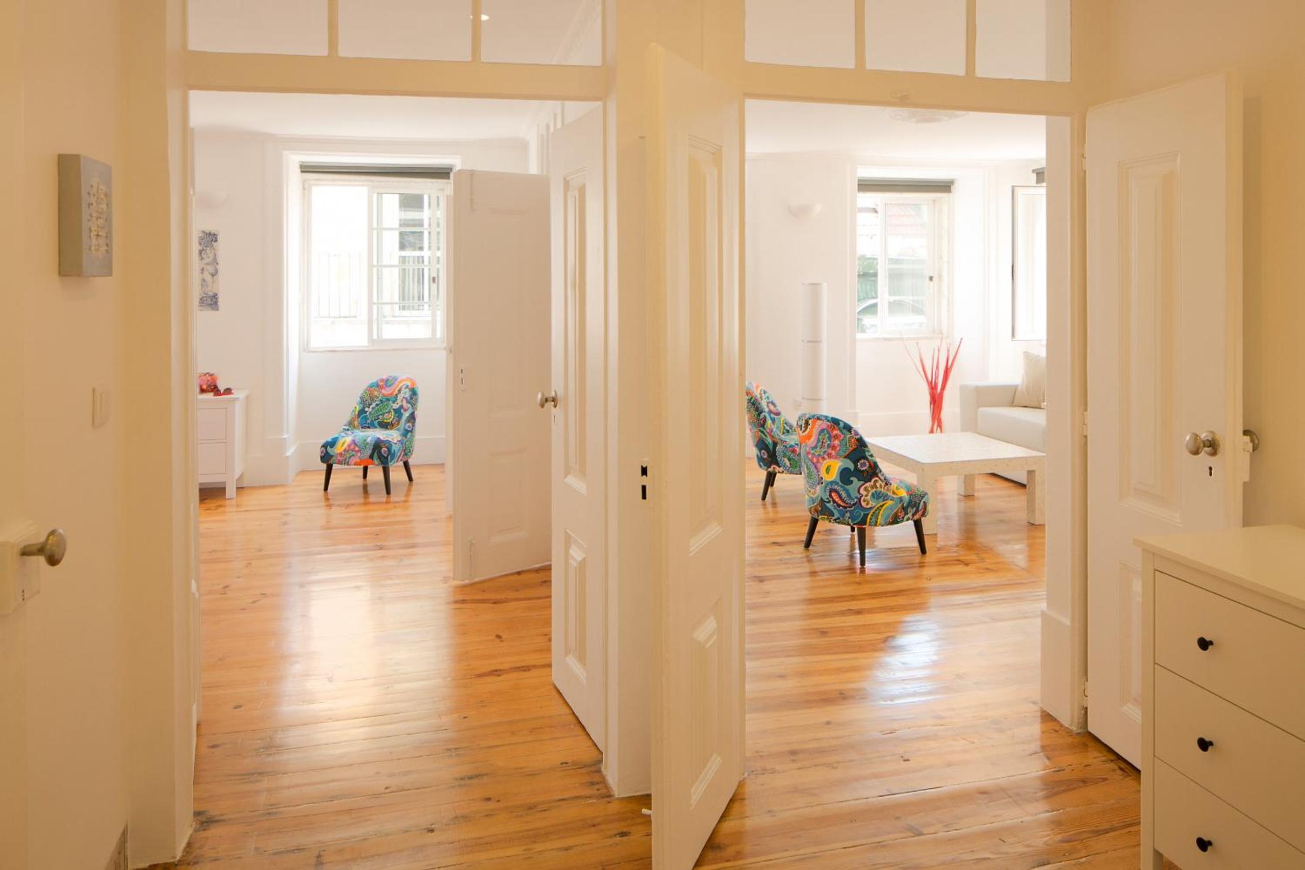 Bright and Spacious Apartment in historic Lisbon neighborhood - TTL269 view 3