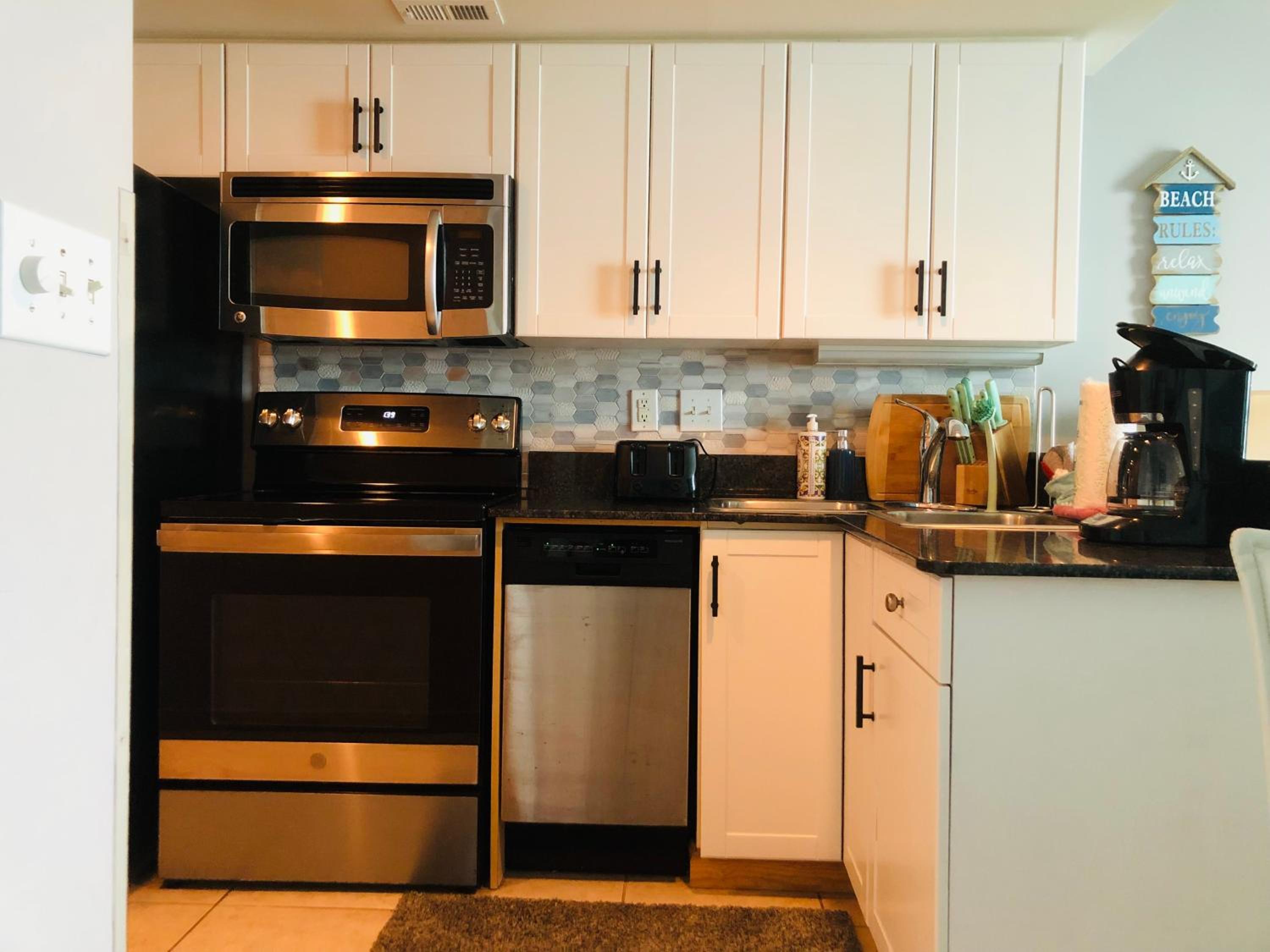 Newly Renovated Ocean Front Condo, Modern Decor, Central MB, 20th floor view 5