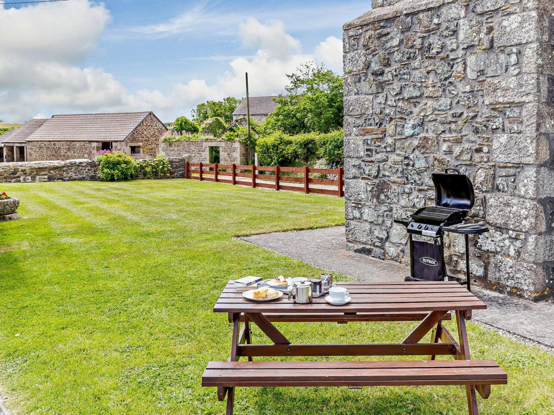 2 Bed in Helston oc-sowan view 4