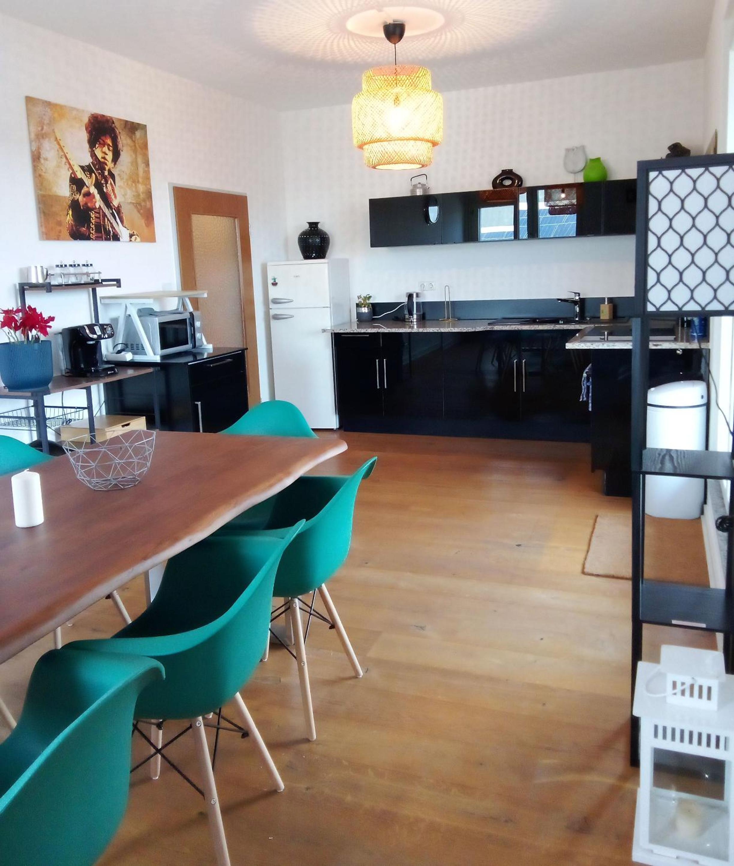 Virginie Apartments - großzügige 145 qm mit Balkon und Parkplatz