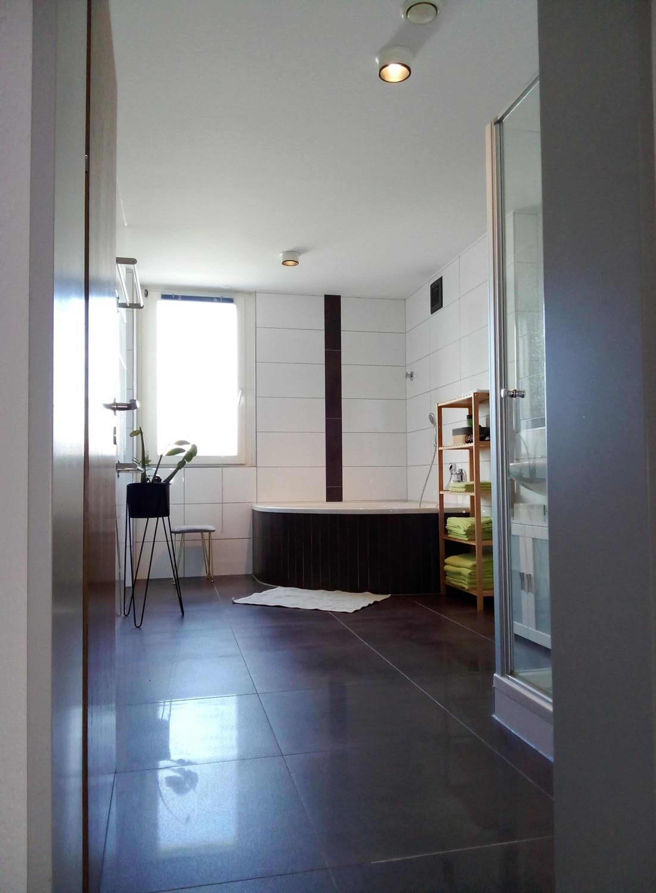 Virginie Apartments - großzügige 145 qm mit Balkon und Parkplatz