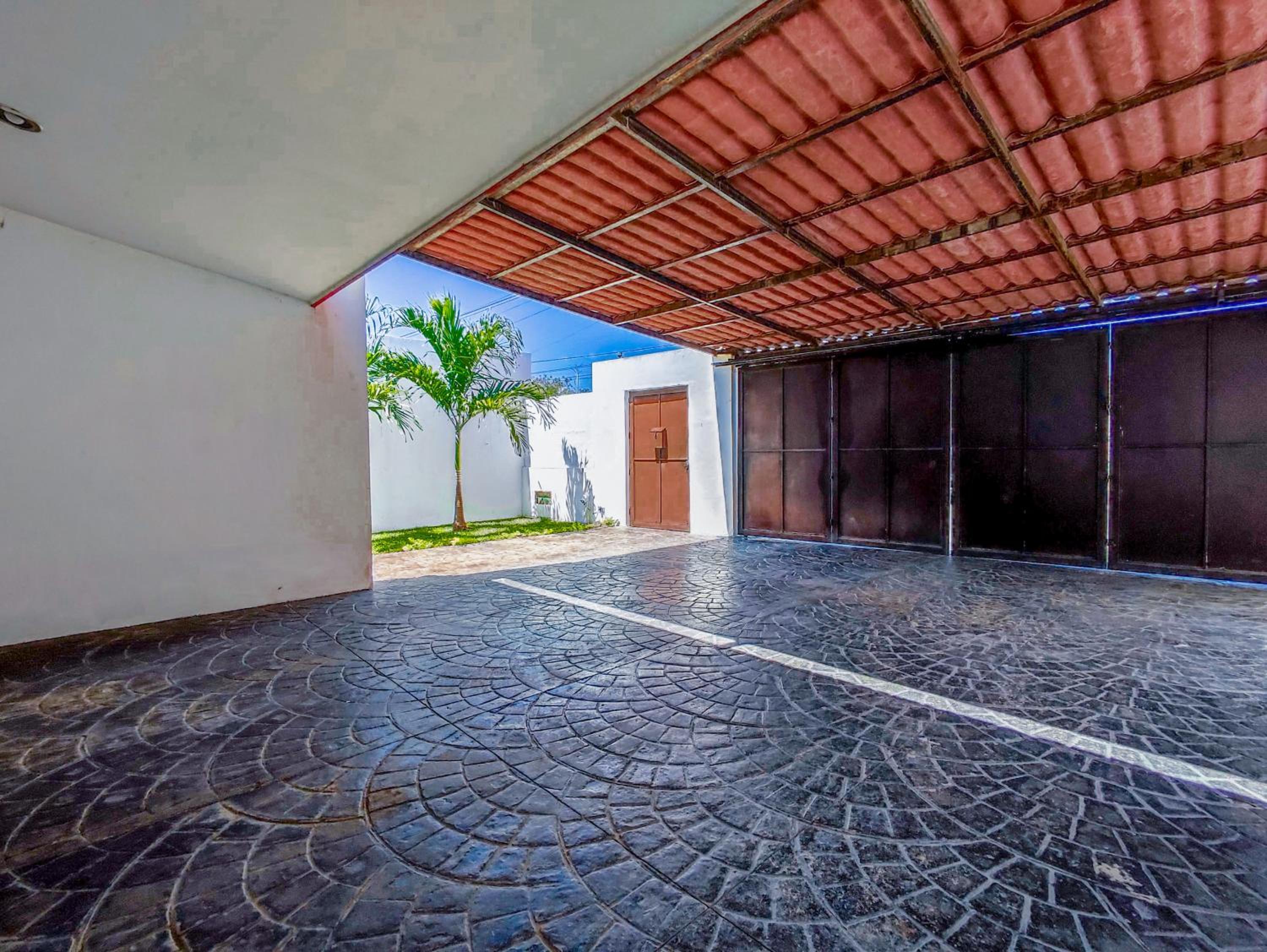 Villa moderna con alberca, gimnasio y cochera