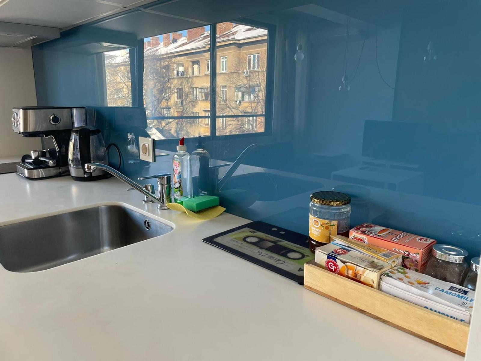 Central Apartment with Free Parking and Balcony
