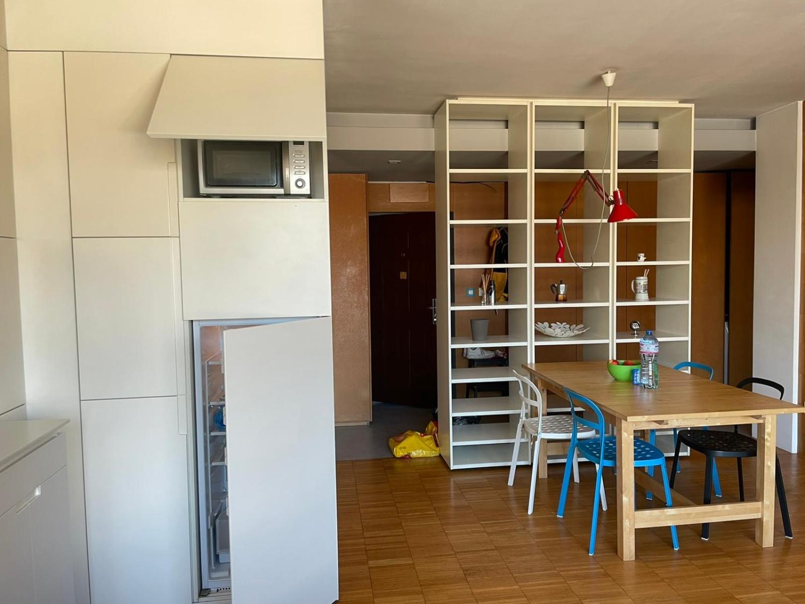 Central Apartment with Free Parking and Balcony