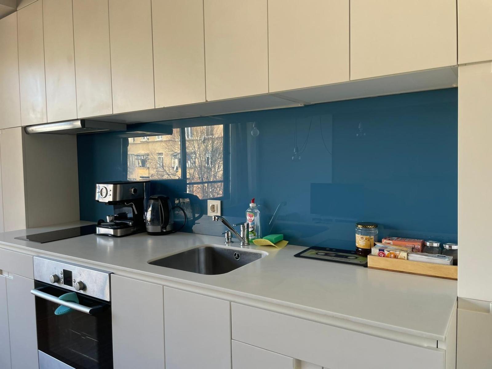 Central Apartment with Free Parking and Balcony