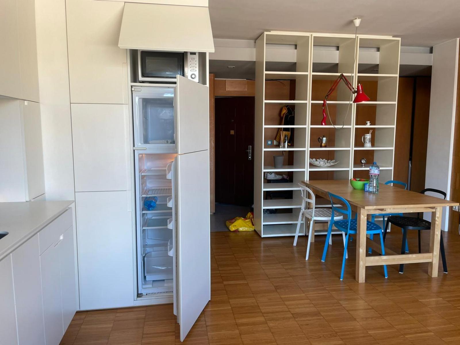 Central Apartment with Free Parking and Balcony