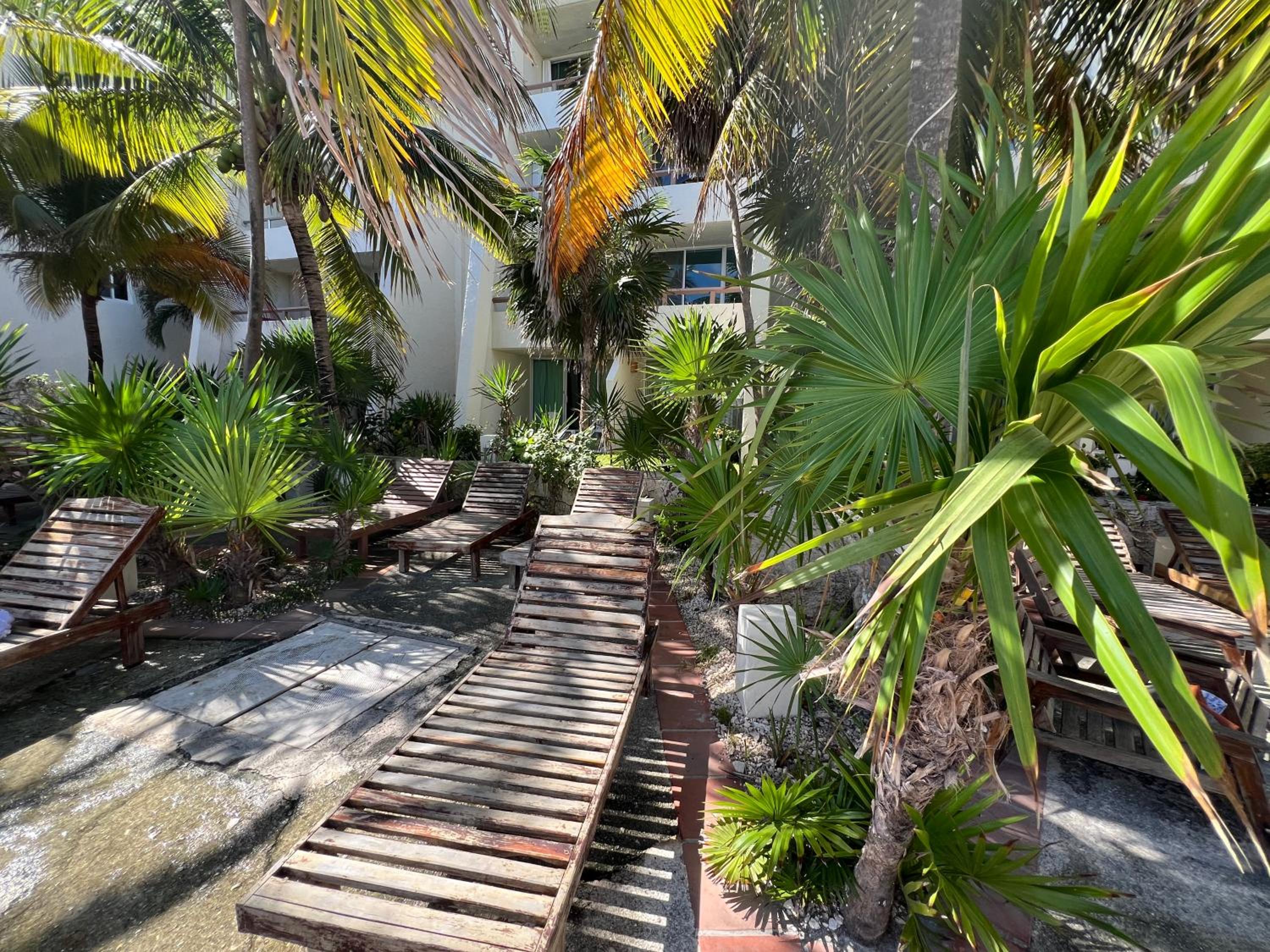 Cozy Studio in Beachfront Resort with Beautiful Sunset Views