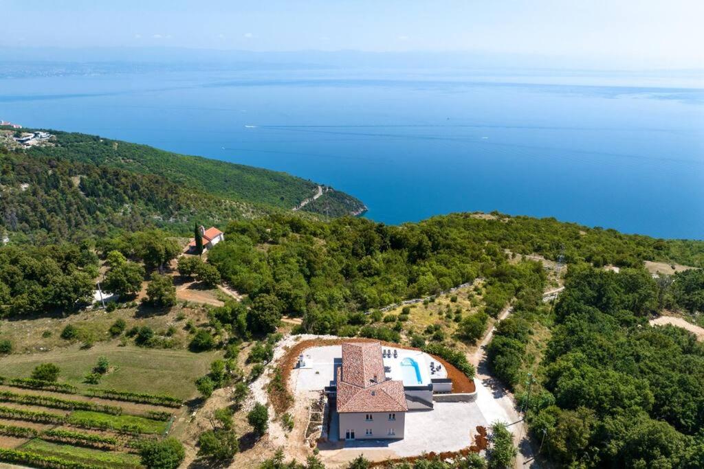 Villa HillSea by Briskva