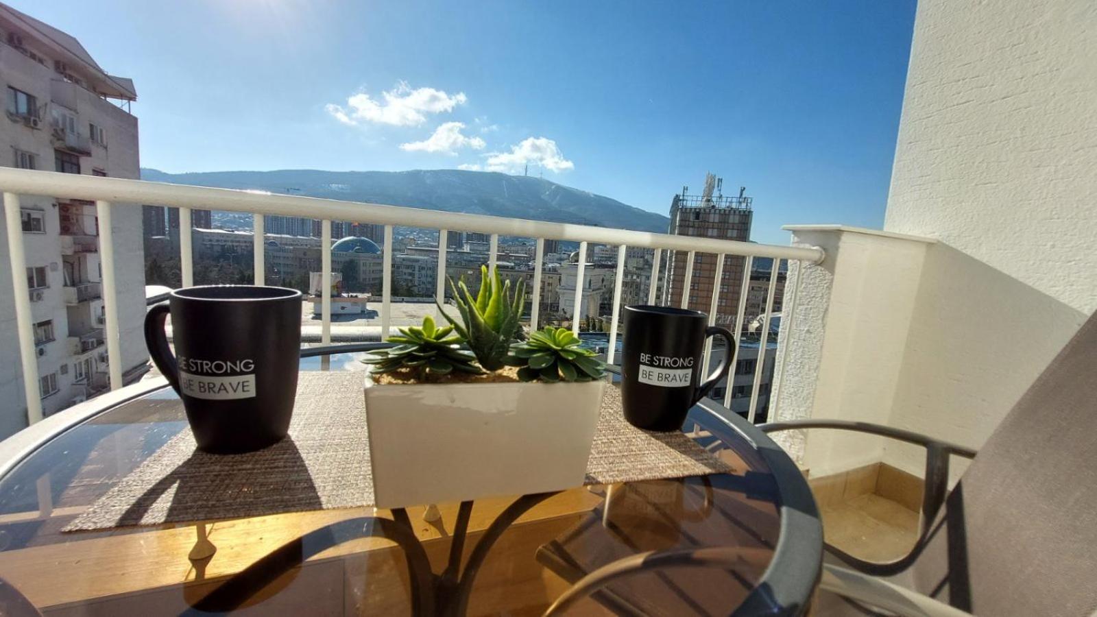 MINA modern & cozy apartment main city square GTC Skopje view 2