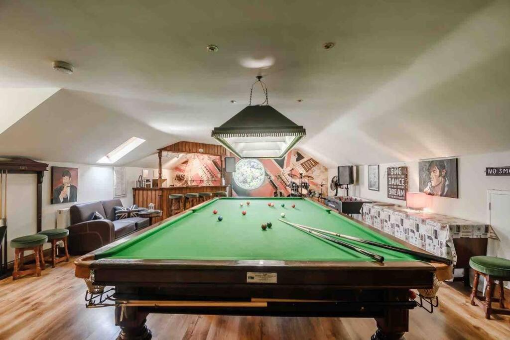 Mireystock Forest of Dean retreat, Indoor Pool, Games Room view 3