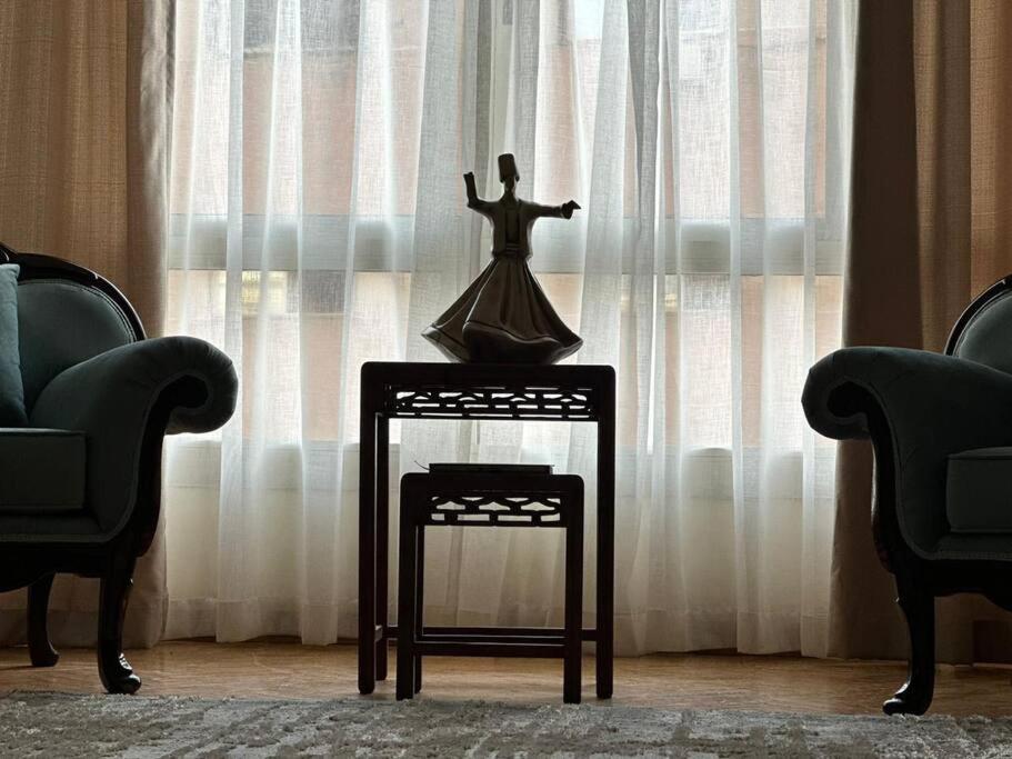 Luxurious apartment for rent with Nile view 1002