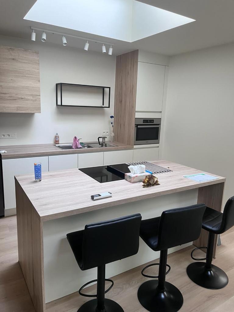 New bright 180m2 appartement,100m from the beach