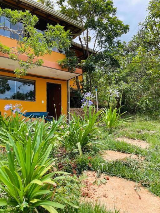 Casa Kali Sol - refúgio na natureza com vista e hidromassagem