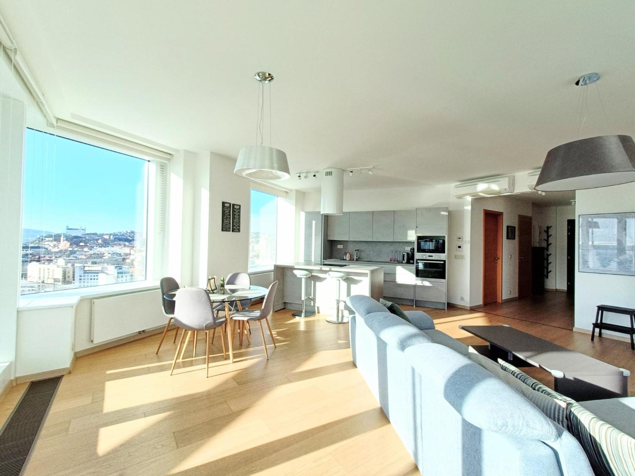 SAG Panorama Apartment 3 rooms 19th floor Great view Free parking view 2