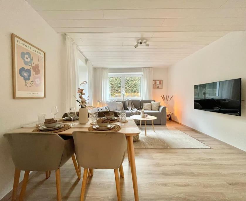 Stadt-Oase - kostenlos Parken, ruhig, Kliniken, GOP, Bali-therme, Boxspringbett