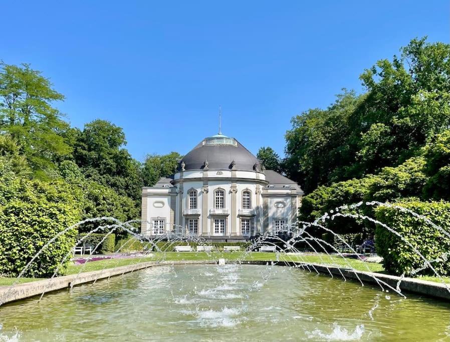 Stadt-Oase - kostenlos Parken, ruhig, Kliniken, GOP, Bali-therme, Boxspringbett