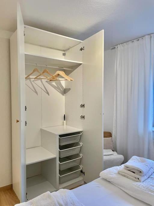Stadt-Oase - kostenlos Parken, ruhig, Kliniken, GOP, Bali-therme, Boxspringbett